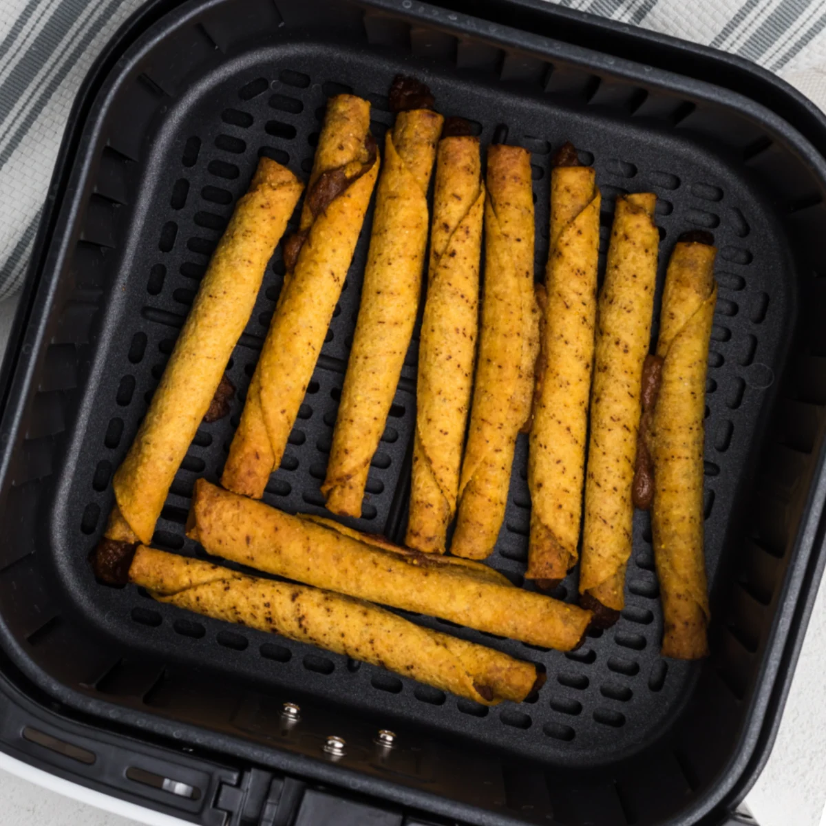 Frozen Taquitos in Air Fryer 1 Frozen Taquitos in Air Fryer