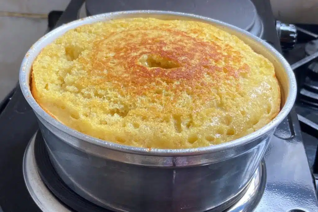 How to make a cake on the stove without adding sugar or wheat flour