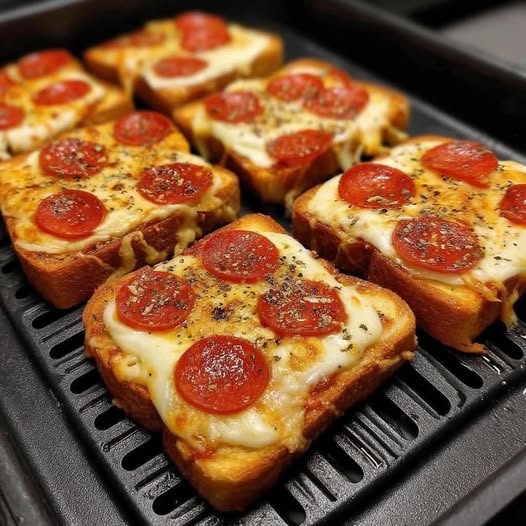 Air Fryer Garlic Toast Pizza